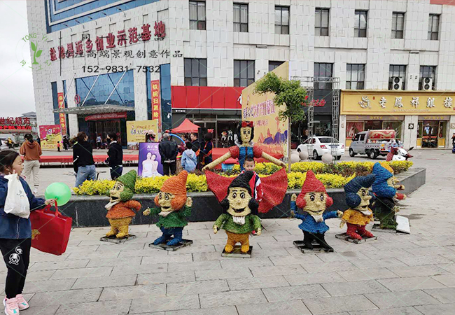 卡通稻草人白雪公主和七個(gè)小矮人 卡通稻草人白雪公主和七個(gè)小矮人