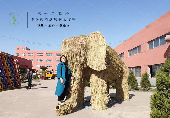 稻草工藝品大象造型